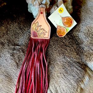 Get YourWestern on! 🤠 Hand Tooled Leather Western Earring & Key Ring NWT